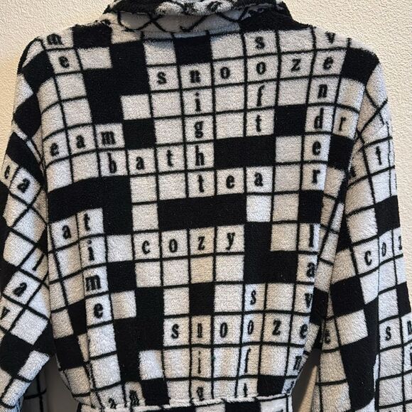 Cabernet Crossword Puzzle Short Fuzzy Robe - Picture 4 of 8